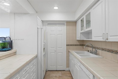 Condominio en venta en Miami, Florida, 2 dormitorios, 114.73 m2 № 1867302 - foto 12
