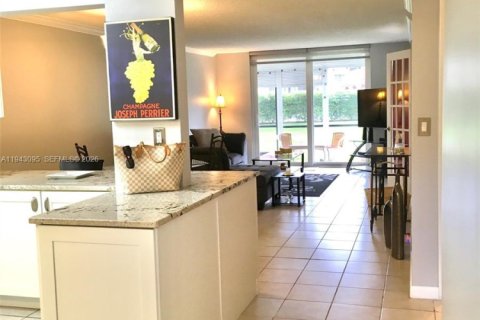 Copropriété à louer à Pembroke Pines, Floride: 2 chambres, 108.7 m2 № 1999614 - photo 4