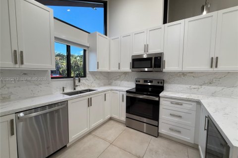 Touwnhouse à louer à Miami, Floride: 2 chambres, 90.3 m2 № 1999387 - photo 5