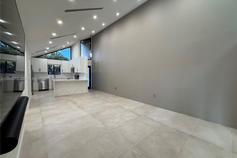 Touwnhouse à louer à Miami, Floride: 2 chambres, 90.3 m2 № 1999387 - photo 4