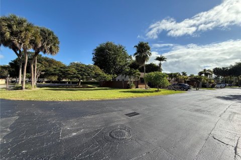 Touwnhouse à louer à Miami, Floride: 2 chambres, 90.3 m2 № 1999387 - photo 23