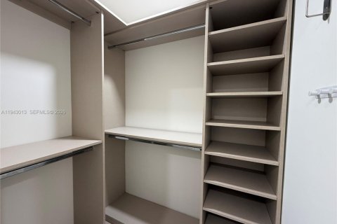 Touwnhouse à louer à Miami, Floride: 2 chambres, 90.3 m2 № 1999387 - photo 11