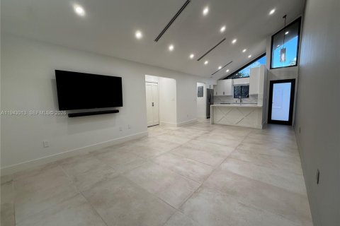 Touwnhouse à louer à Miami, Floride: 2 chambres, 90.3 m2 № 1999387 - photo 3