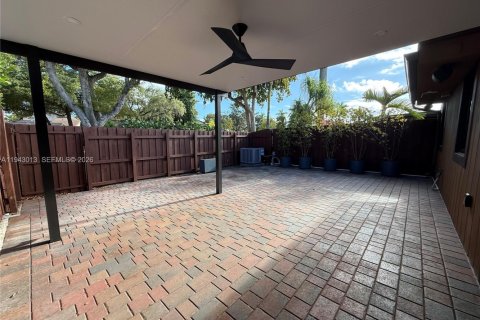 Touwnhouse à louer à Miami, Floride: 2 chambres, 90.3 m2 № 1999387 - photo 17