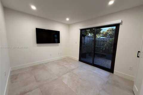 Touwnhouse à louer à Miami, Floride: 2 chambres, 90.3 m2 № 1999387 - photo 13