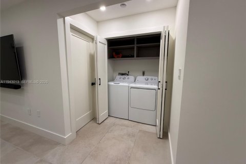 Touwnhouse à louer à Miami, Floride: 2 chambres, 90.3 m2 № 1999387 - photo 16