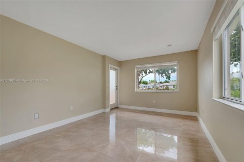 Commercial property in Cutler Bay, Florida 211.07 sq.m. № 1802665 - photo 24