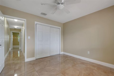 Commercial property in Cutler Bay, Florida 211.07 sq.m. № 1802665 - photo 13