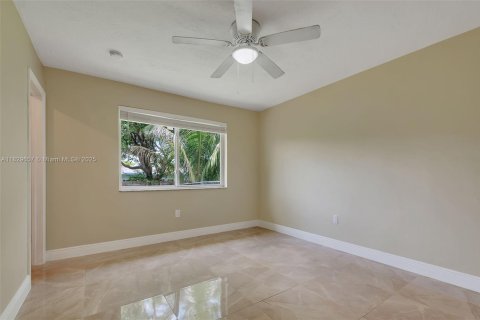 Commercial property in Cutler Bay, Florida 211.07 sq.m. № 1802665 - photo 9