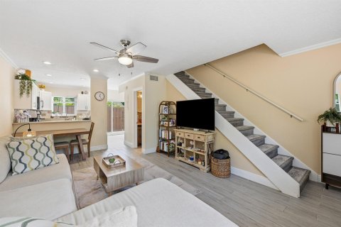 Adosado en venta en Wilton Manors, Florida, 2 dormitorios, 89.19 m2 № 2189778 - foto 2