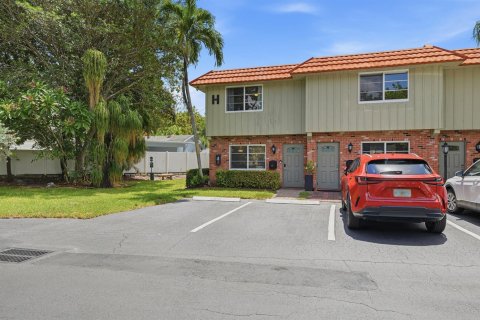 Adosado en venta en Wilton Manors, Florida, 2 dormitorios, 89.19 m2 № 2189778 - foto 27