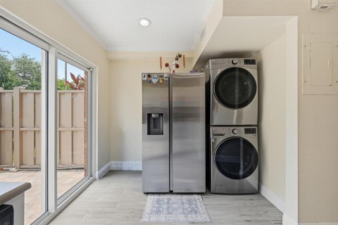 Adosado en venta en Wilton Manors, Florida, 2 dormitorios, 89.19 m2 № 2189778 - foto 13