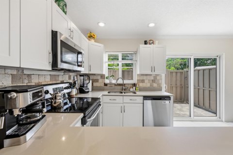 Adosado en venta en Wilton Manors, Florida, 2 dormitorios, 89.19 m2 № 2189778 - foto 12