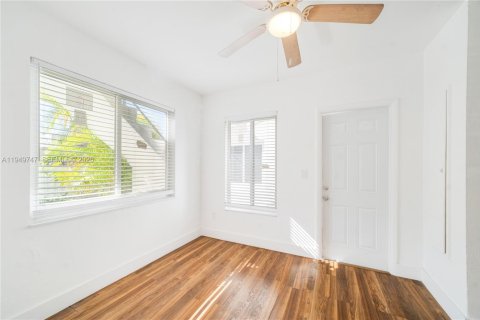 Immobilier commercial à vendre à Miami Beach, Floride: 400.04 m2 № 2005840 - photo 9