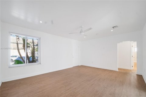 Immobilier commercial à vendre à Miami Beach, Floride: 400.04 m2 № 2005840 - photo 22