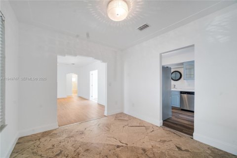 Immobilier commercial à vendre à Miami Beach, Floride: 400.04 m2 № 2005840 - photo 23