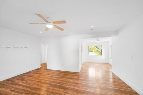 Immobilier commercial à vendre à Miami Beach, Floride: 400.04 m2 № 2005840 - photo 6