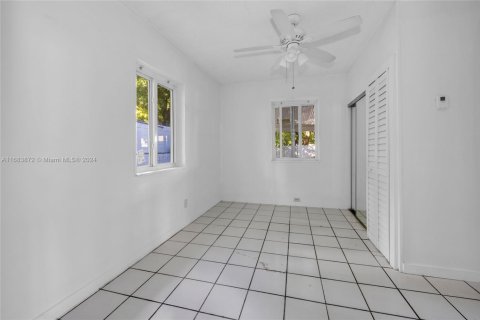 Propiedad comercial en venta en Miami, Florida, 208.01 m2 № 1812108 - foto 15