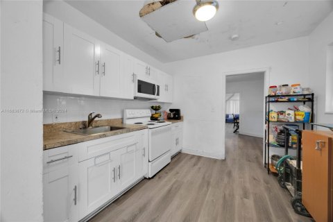 Propiedad comercial en venta en Miami, Florida, 208.01 m2 № 1812108 - foto 8