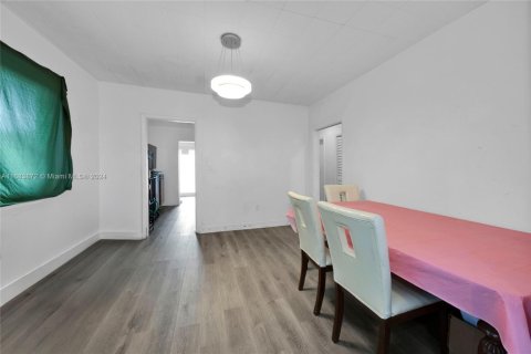 Propiedad comercial en venta en Miami, Florida, 208.01 m2 № 1812108 - foto 10