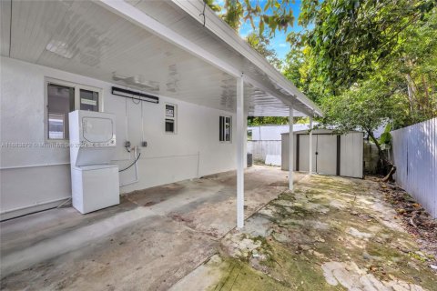 Propiedad comercial en venta en Miami, Florida, 208.01 m2 № 1812108 - foto 21