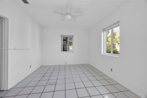 Propiedad comercial en venta en Miami, Florida, 208.01 m2 № 1812108 - foto 14