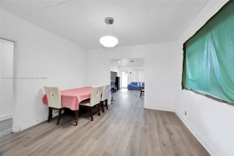 Propiedad comercial en venta en Miami, Florida, 208.01 m2 № 1812108 - foto 7