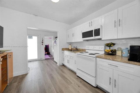 Propiedad comercial en venta en Miami, Florida, 208.01 m2 № 1812108 - foto 5