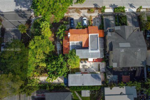 Terreno en venta en Miami, Florida № 1988876 - foto 9