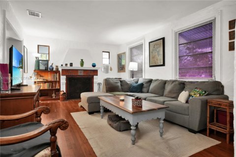 Terreno en venta en Miami, Florida № 1988876 - foto 17