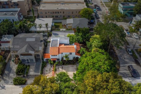 Terreno en venta en Miami, Florida № 1988876 - foto 1