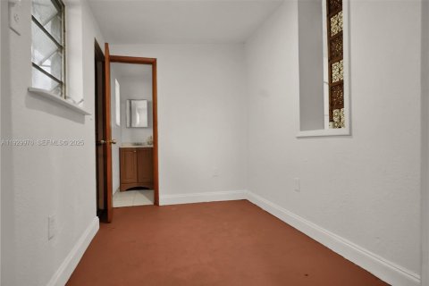 Terreno en venta en Miami, Florida № 1988876 - foto 19