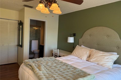 Condominio en venta en New Port Richey, Florida, 2 dormitorios, 86.86 m2 № 2097730 - foto 13