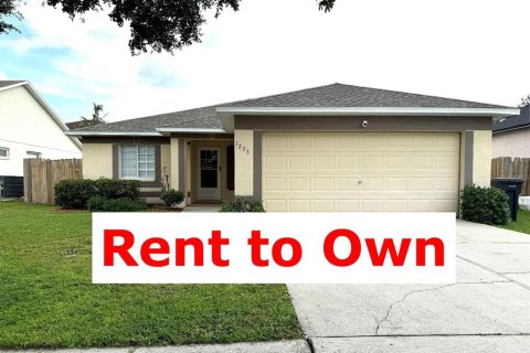 Casa en alquiler en Brandon, Florida, 4 dormitorios, 136.01 m2 № 1908614 - foto 1