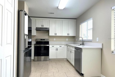 Casa en alquiler en Brandon, Florida, 4 dormitorios, 136.01 m2 № 1908614 - foto 4