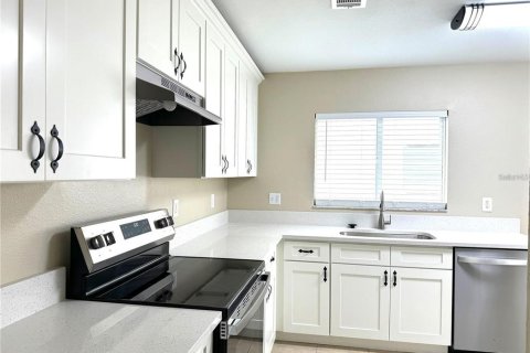 Casa en alquiler en Brandon, Florida, 4 dormitorios, 136.01 m2 № 1908614 - foto 7