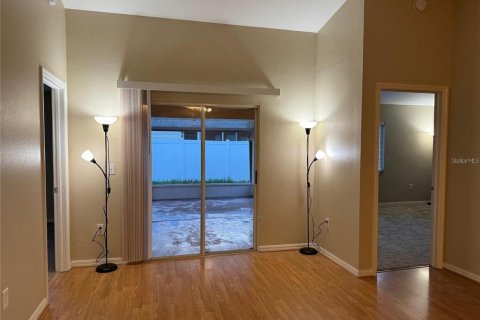 Casa en alquiler en Brandon, Florida, 4 dormitorios, 136.01 m2 № 1908614 - foto 11