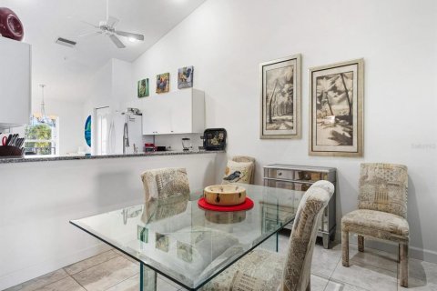 Condo in Sarasota, Florida, 2 bedrooms  № 2097142 - photo 13