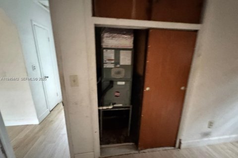 Casa en venta en Opa-locka, Florida, 4 dormitorios, 127.46 m2 № 2001834 - foto 21