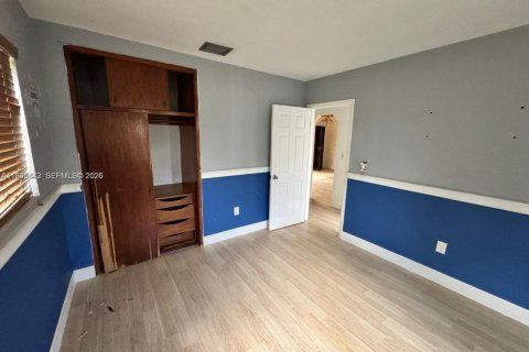 Casa en venta en Opa-locka, Florida, 4 dormitorios, 127.46 m2 № 2001834 - foto 17