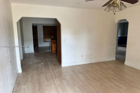 Casa en venta en Opa-locka, Florida, 4 dormitorios, 127.46 m2 № 2001834 - foto 25