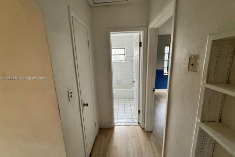 Casa en venta en Opa-locka, Florida, 4 dormitorios, 127.46 m2 № 2001834 - foto 20