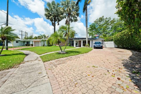 Casa en venta en Plantation, Florida, 3 dormitorios, 130.81 m2 № 2066052 - foto 2