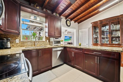 Casa en venta en Plantation, Florida, 3 dormitorios, 130.81 m2 № 2066052 - foto 8