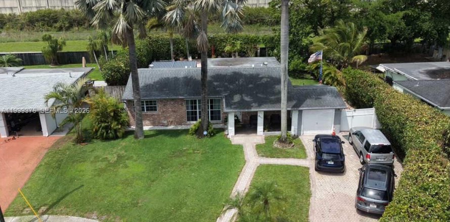 Casa en Plantation, Florida 3 dormitorios, 130.81 m2 № 2066052