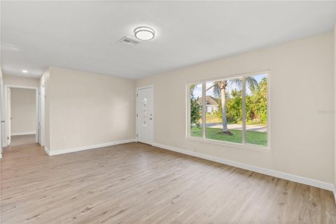 Casa en venta en Port Charlotte, Florida, 3 dormitorios, 120.59 m2 № 1609222 - foto 2
