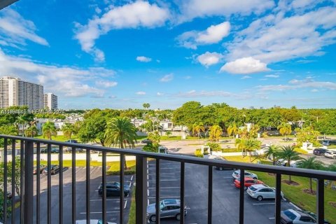 Condominio en venta en Hallandale Beach, Florida, 1 dormitorio, 85.01 m2 № 2045497 - foto 17