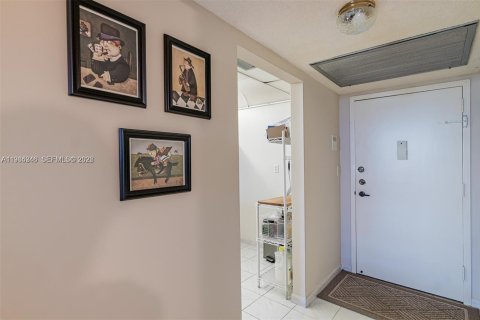 Condominio en venta en Hallandale Beach, Florida, 1 dormitorio, 85.01 m2 № 2045497 - foto 12
