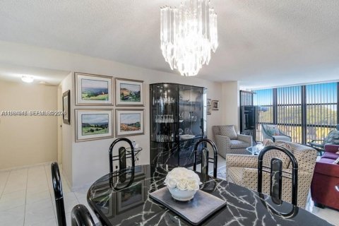 Condominio en venta en Hallandale Beach, Florida, 1 dormitorio, 85.01 m2 № 2045497 - foto 10