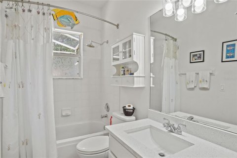 House in Lake Mary, Florida 3 bedrooms, 191.1 sq.m. № 1761114 - photo 24